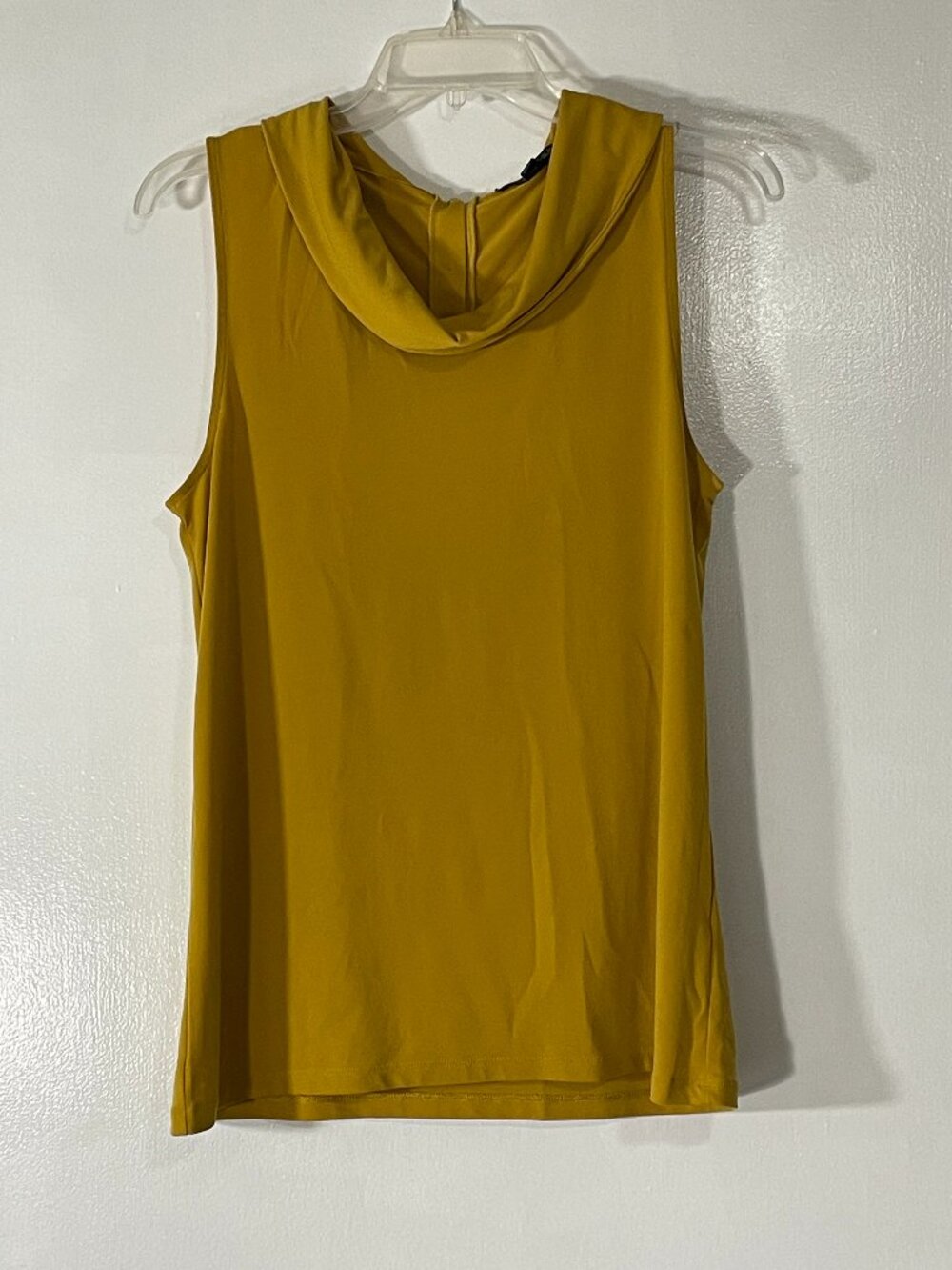 Banana Republic Women’s Mustard Sleeveless Mock Neck Top Size L Buttons